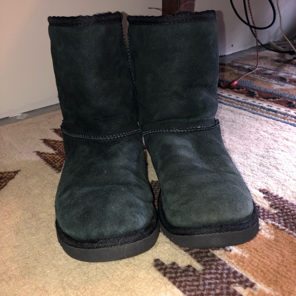 UGG short black boots size 4
